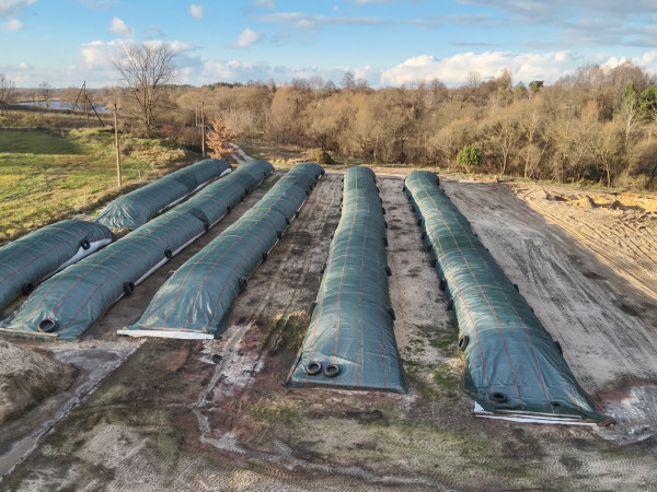 Додатковий захист для силосу: чи варто купувати сітку?