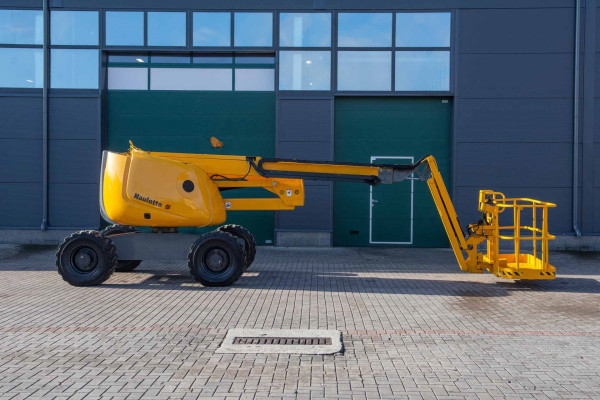 Efficiency at its best: how to choose a self-propelled lift?