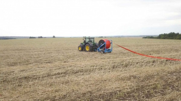 Внесение навоза в поля на расстояние 20 км в Украине