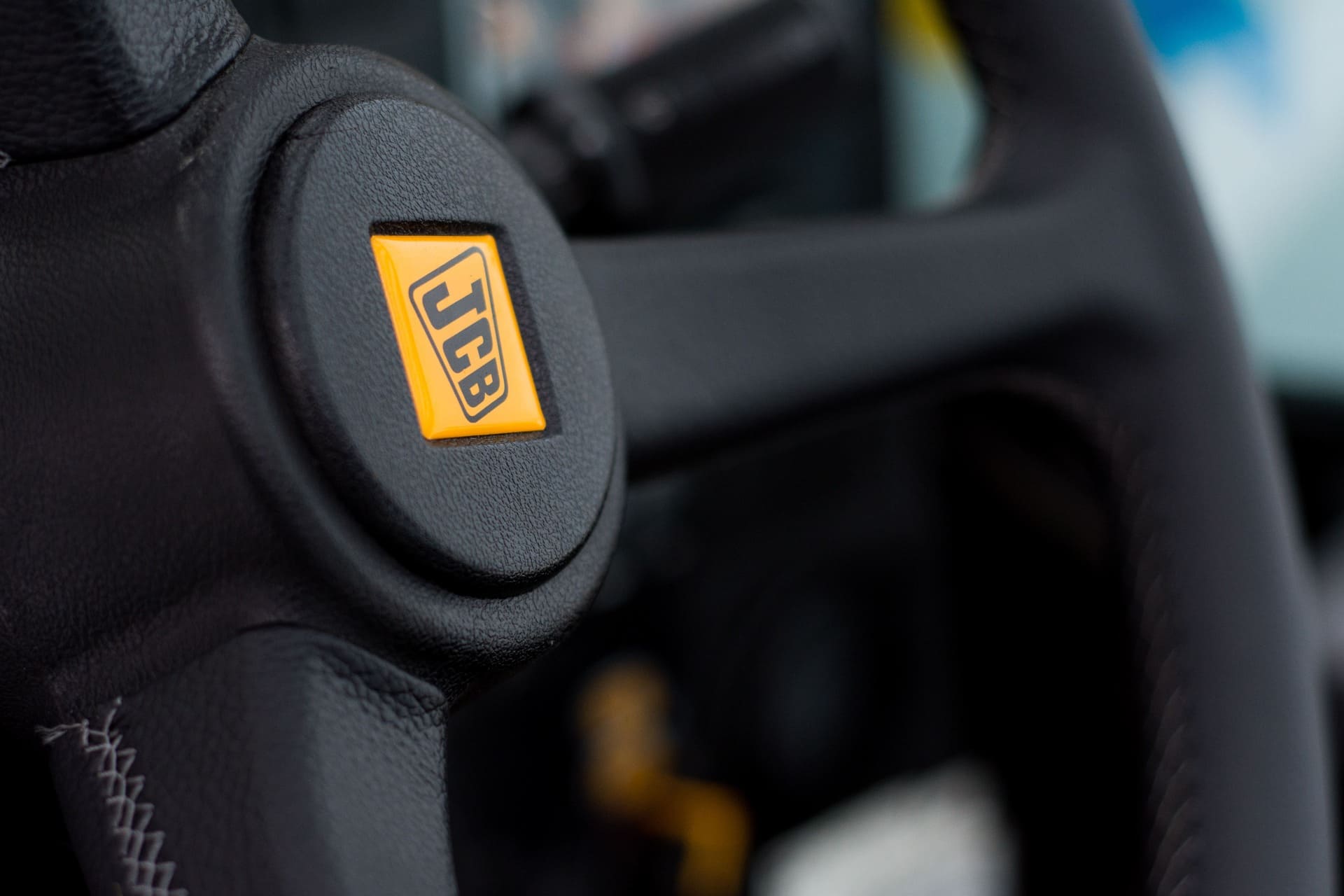 купити jcb в україні