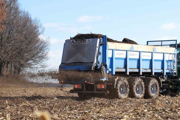 Farm wastes processing and organic fertilizers application