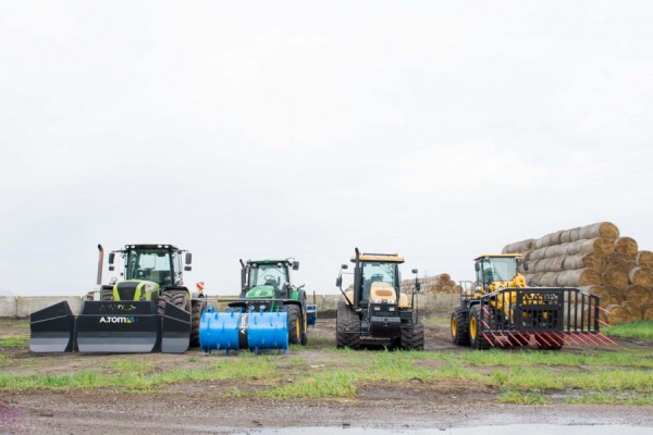 Attachments for silage: cutters, rammers, buckets, forks, grabs