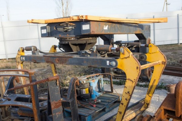 Benefits of buying used forklift grabs