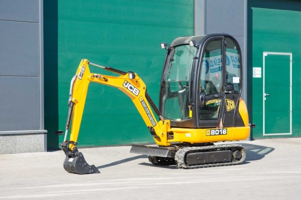 Mini excavator: JCB, Kubota, Volvo