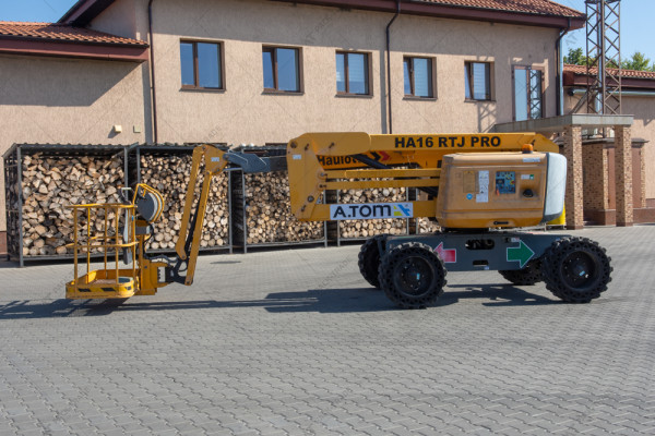 Коленчатый подъемник Haulotte HA16RTJPRO 4WD 2015 г. 26,5 кВт. 1795 м/ч. № 5429