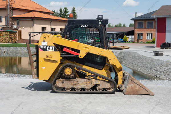 Мини фронтальный погрузчик Caterpillar 239D 2018 г. 2539 м/ч.