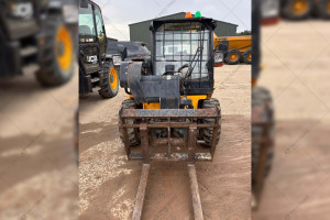 JCB 520-40 2015 y. 3200 m/h.