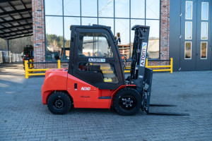 Дизельный вилочный погрузчик Noblelift FD30, кабина, обогреватель, пневматика