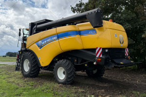 Комбайн New Holland CX6090 2017 г. 1636/1408 м/ч. с жаткой 7 м прицепом