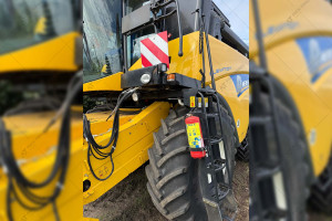 Комбайн New Holland CX6090 2017 г. 1636/1408 м/ч. с жаткой 7 м прицепом