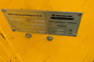 Комбайн New Holland CX6090 2017 г. 1636/1408 м/ч. с жаткой 7 м прицепом