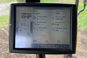 Комбайн New Holland CX6090 2017 г. 1636/1408 м/ч. с жаткой 7 м прицепом