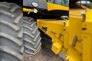 Комбайн New Holland CX6090 2017 г. 1636/1408 м/ч. с жаткой 7 м прицепом