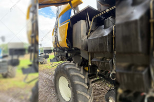 Комбайн New Holland CX6090 2017 г. 1636/1408 м/ч. с жаткой 7 м прицепом