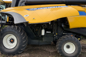 Комбайн New Holland CX6090 2017 г. 1636/1408 м/ч. с жаткой 7 м прицепом