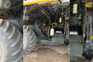 Комбайн New Holland CX6090 2017 г. 1636/1408 м/ч. с жаткой 7 м прицепом
