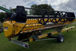 Комбайн New Holland CX6090 2017 г. 1636/1408 м/ч. с жаткой 7 м прицепом