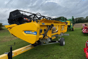 Комбайн New Holland CX6090 2017 г. 1636/1408 м/ч. с жаткой 7 м прицепом