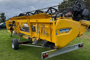 Комбайн New Holland CX6090 2017 г. 1636/1408 м/ч. с жаткой 7 м прицепом
