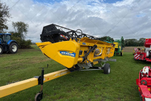 Комбайн New Holland CX6090 2017 г. 1636/1408 м/ч. с жаткой 7 м прицепом