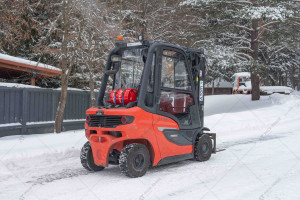 Вилочный погрузчик Linde H25T-01 2020 г. 39,6 кВт., 4571 м/ч. №6083