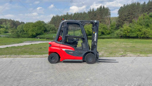 Вилочный погрузчик Linde H25T-01 2020 г. 39,6 кВт., 4572 м/ч. №6083