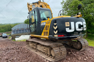 Гусеничный экскаватор JCB JS130 LC 2012 г. 6983 м/ч.