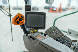 Комбайн John Deere S670i Hill Master 2016 р.1558/1199 м/г.з жниваркою 625F 2014р. та причепом № 5566