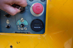 Колінчастий підіймач Haulotte HA20PX 2013 р. № 5681