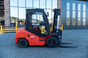 Дизельный вилочный погрузчик Noblelift FD25, кабина, обогреватель, гусматика