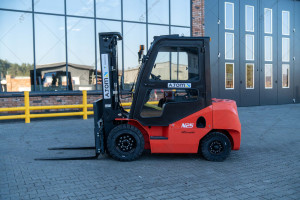 Дизельный вилочный погрузчик Noblelift FD25, кабина, обогреватель, гусматика