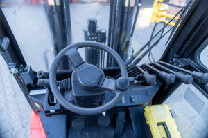 Дизельный вилочный погрузчик Noblelift FD25, кабина, обогреватель, гусматика