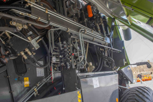 Комбайн СLAAS LEXION 580 2004 г. 316 кВт 3604/2704  м/ч. с жаткой V900 и прицепом CLAAS №5089