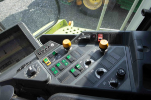 Комбайн СLAAS LEXION 580 2004 г. 316 кВт 3604/2704  м/ч. с жаткой V900 и прицепом CLAAS №5089