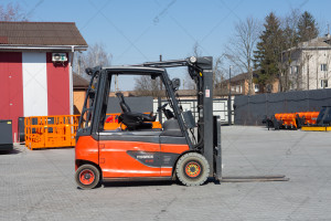 Вилочный погрузчик Linde E25L-01 2016 г. 22861 м/ч.,  № 5205