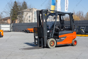 Вилочный погрузчик Linde E25L-01 2016 г. 22861 м/ч.,  № 5205