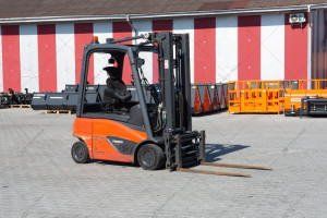 Вилочный погрузчик Linde E16P-02 2017 г. 12055 м/ч.,  № 5203