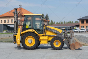 Экскаватор погрузчик Volvo BL71 2005 г. 70 кВт. 4471 м/ч., №4783