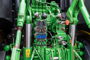 Трактор John Deere 6250R 2017 г. 5609 м/год. № 5653