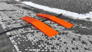 Hose line crossing ramps up to 6 inches (152 mm)