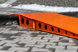 Hose line crossing ramps up to 6 inches (152 mm)