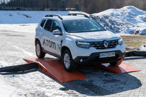 Hose line crossing ramps up to 6 inches (152 mm)