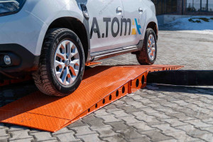 Hose line crossing ramps up to 6 inches (152 mm)