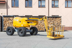 Коленчатый подъемник Haulotte HA16PXNT 2005 г. 4926 м/ч., № 5499