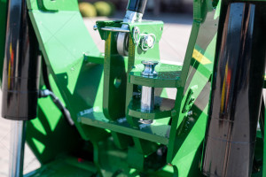 Навеска фронтальная трехточечная А.ТОМ 4500 на John Deere 8 серии