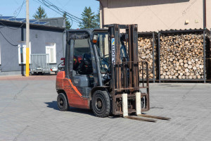 Вилковий навантажувач TOYOTA 06-8FG25F 2016 р. 13073.4 м/г. № 5486  