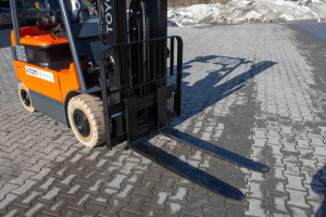 Toyota 7FBMF25 2012 y. 80V 1619 m/h.№5166