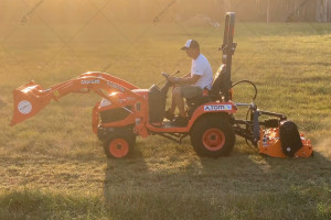 Трактор Kubota BX2370 с мульчером Samasz PIKO 100 H