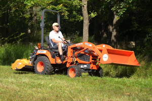 Трактор Kubota BX2370 с мульчером Samasz PIKO 100 H