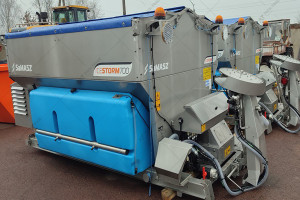 Samasz IceSTORM 700 road salt and sand spreaders